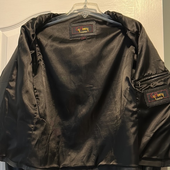 Woman leather jacket. Size small. - Picture 7 of 7